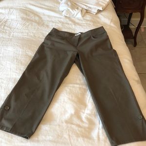 Army green Ann Taylor Capri pants excellent cond.